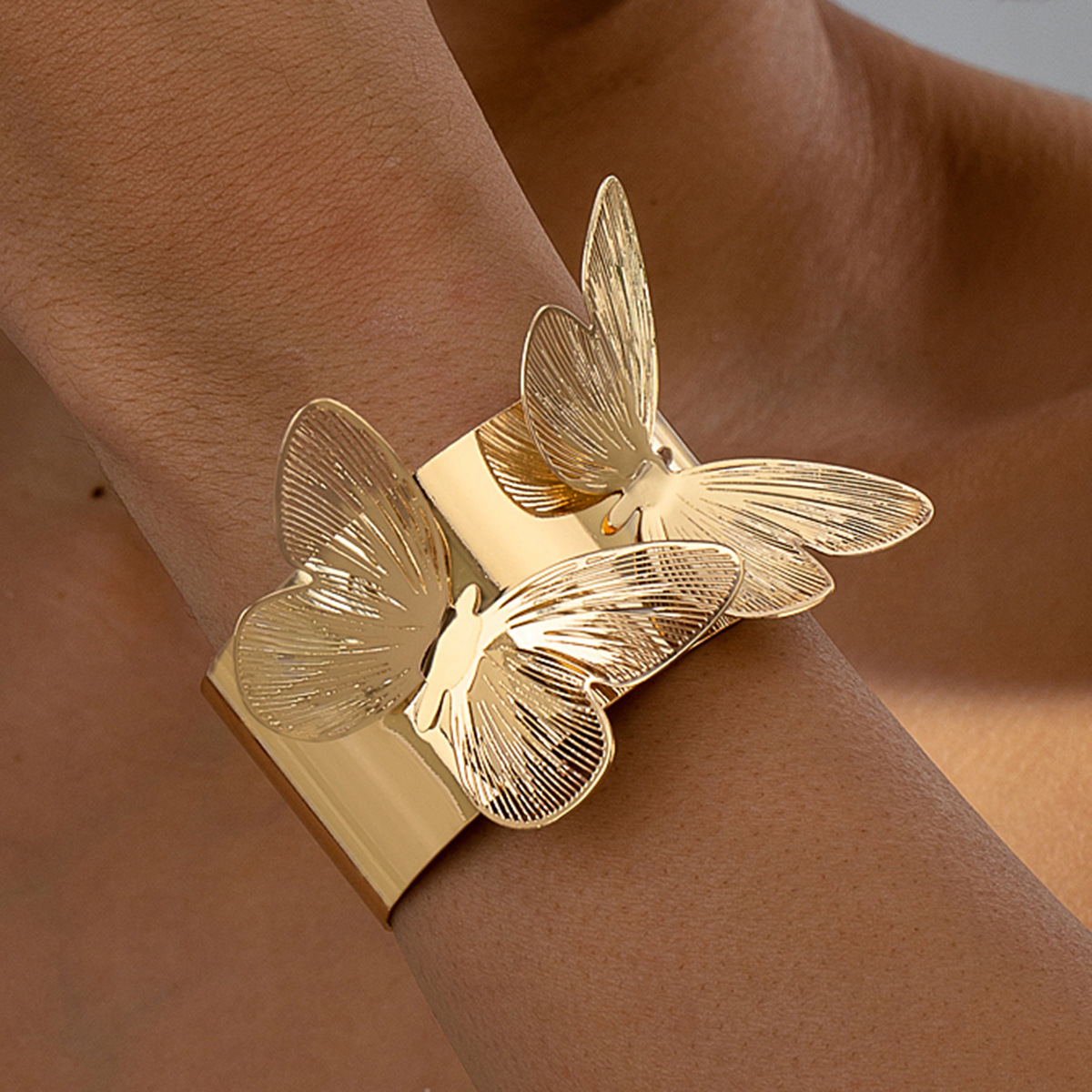 Exaggerated Metal Three-Dimensional Butterfly Bracelet for Women - Fashion Statement