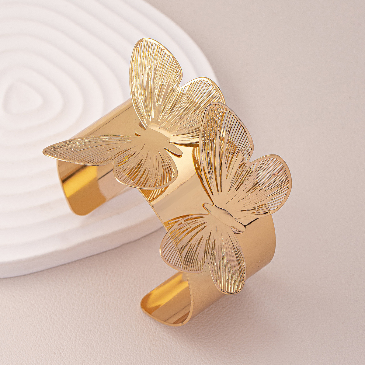 Exaggerated Metal Three-Dimensional Butterfly Bracelet for Women - Fashion Statement - Image 4