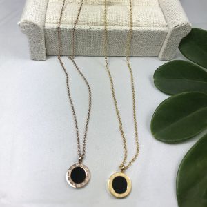 Elegant Roman Pattern Black Shell Pendant - Stunning Jewelry Piece