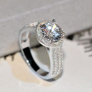 Timeless Classic Lotus Diamond Wedding Ring - Elegant Engagement Jewelry