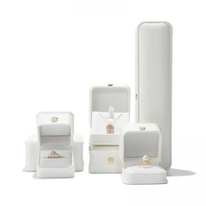 Crown Rounded Ring Jewelry Pendant with Brace Lace Bracelet Packing Box