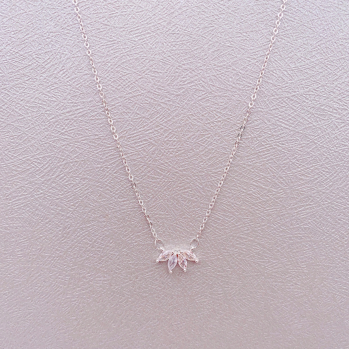 Minimalist Shining Flower Petal Necklace for Women | Lotus Flower Pendant Jewelry Gift for Girls & Party Anniversaries