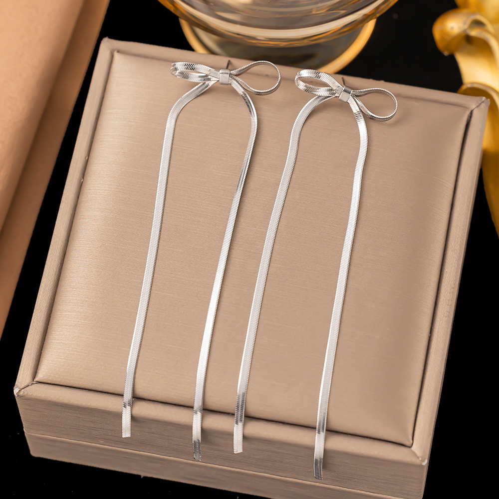 Trendy Bowknot Stainless Steel Gold Plated Snake Chain Necklace for Women | Elegant Fashion Jewelry with Unique Charms - Perfect Gift Idea - Image 4