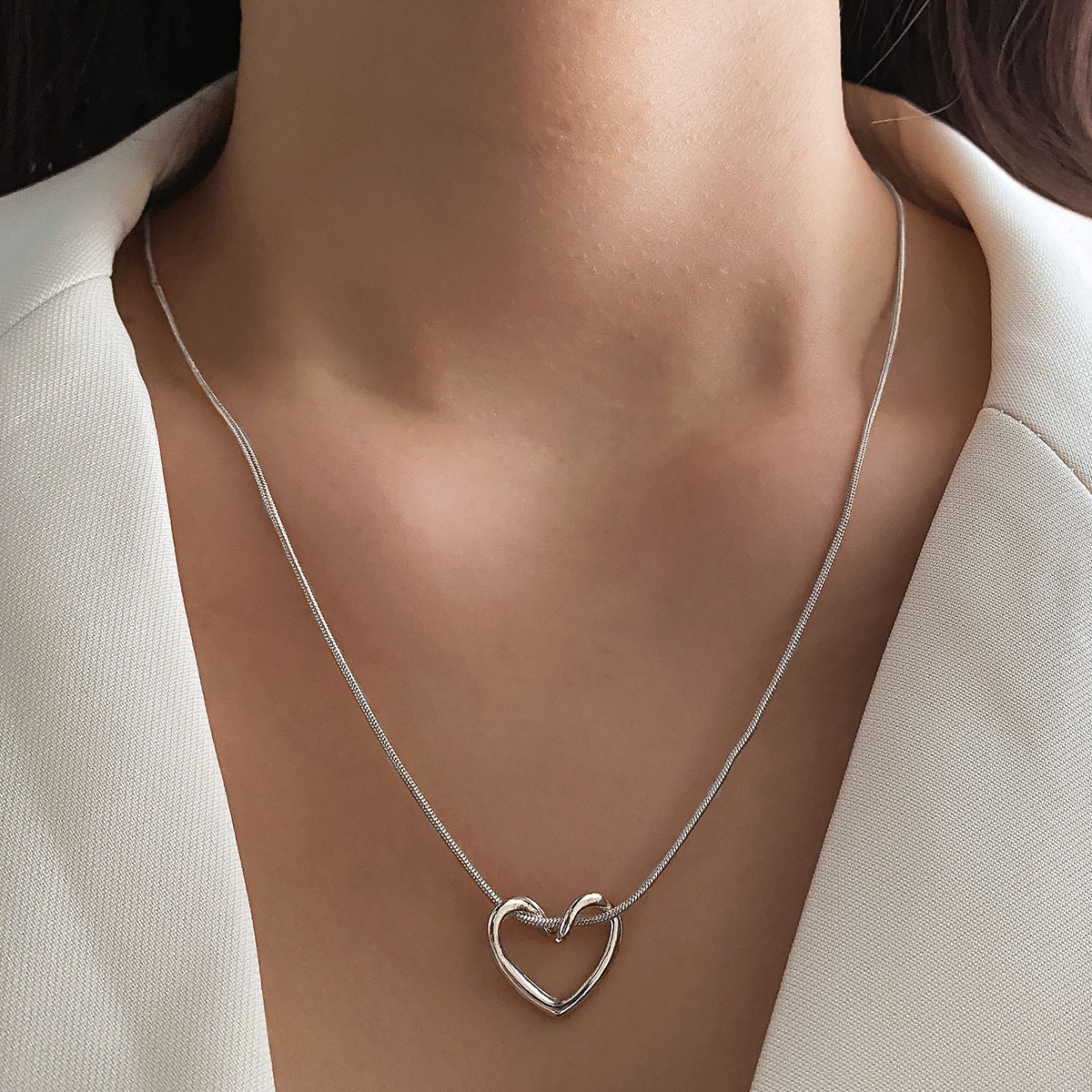 Charming Niche Hollow Heart Necklace for Women - Perfect Gift Idea - Image 3