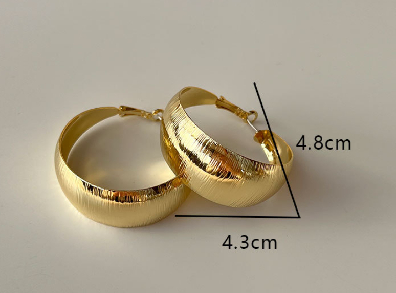 Trendy Women's Fashion Exaggerated Earrings for a Unique Style - Image 11