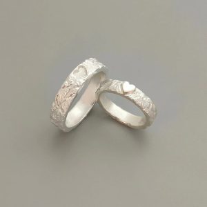 Hand In Hand White Head Love Couple Ring - Open Design for Couples