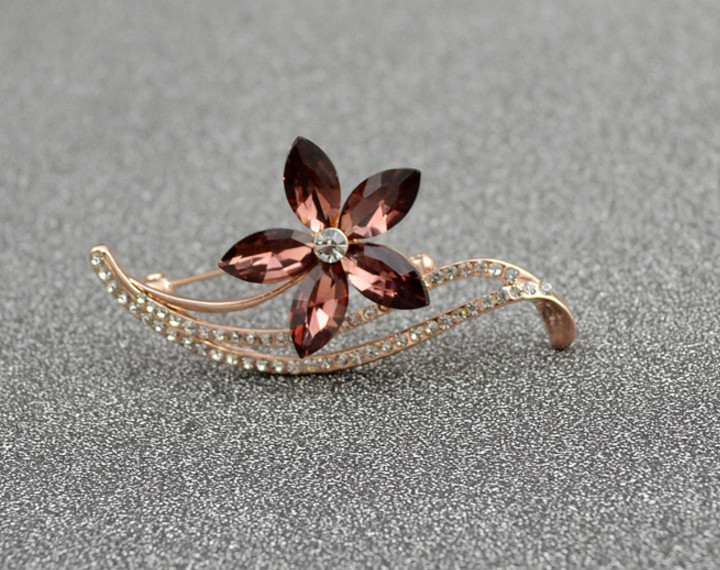 Elegant Five-Leaf Flower Crystal Brooch - Stunning Jewelry Accessory - Image 3