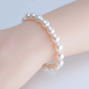 Elegant Rice-Shaped Pearl Bracelet - Timeless Jewelry for Every Occasion