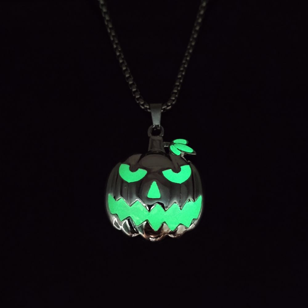 Luminous Halloween Ghost Festival Necklace - Glowing Pumpkin Pendant & Ghost Face Accessory, Perfect Fashion Jewelry Gift - Image 8