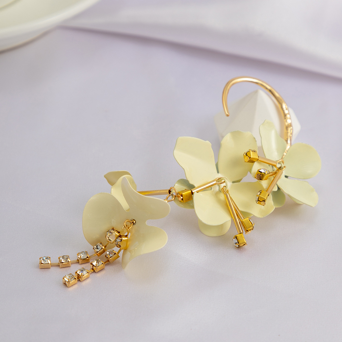 Stylish Colorful Tassel Flower Minimalist Earrings – Perfect for Any Occasion - Image 33