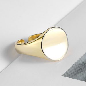 Stylish Oval Smooth Ring with Atmospheric Index - Fashion Accessory