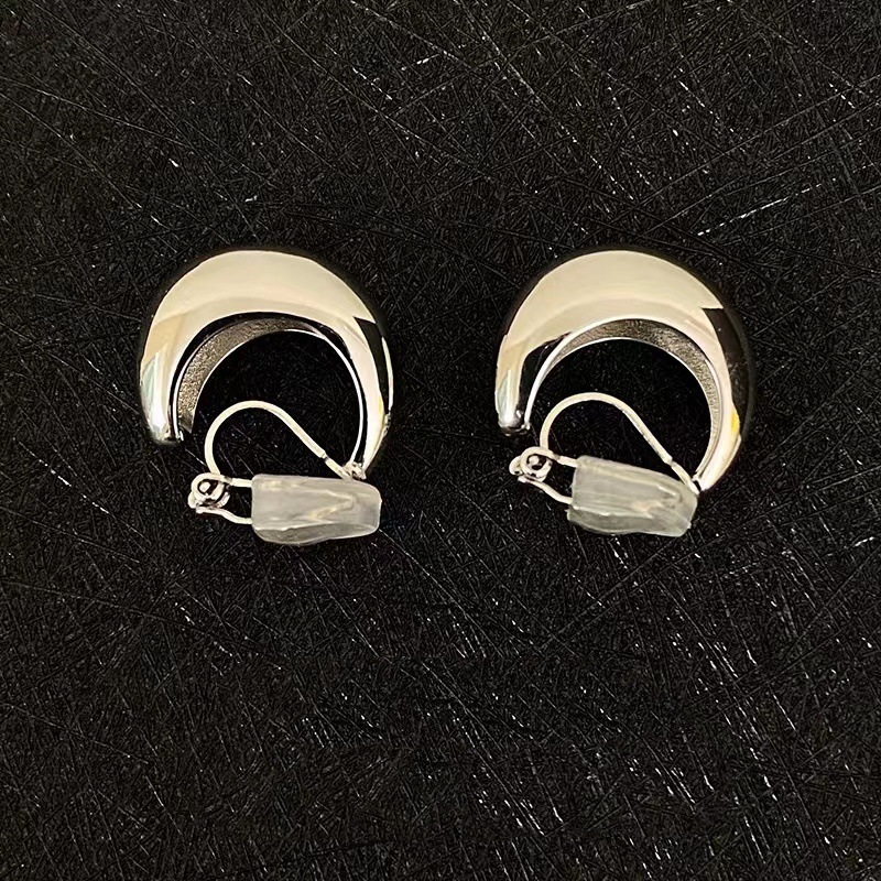 Glossy Triangle Clip Earrings - Retro Non-Pierced Style for Chic Looks