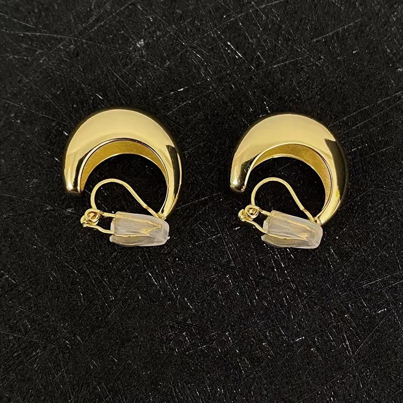 Glossy Triangle Clip Earrings - Retro Non-Pierced Style for Chic Looks - Image 2