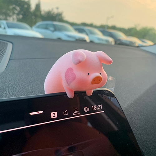 Adorable Cartoon Pig Car Accessories for Fun and Style - Image 10