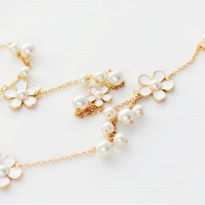 Five Petal Pearl Flower Sweater Chain - Elegant Accessory for Any Outfit