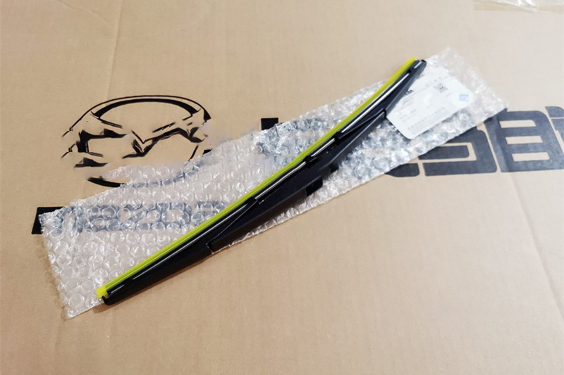 Premium Rear Wiper Blade for Enhanced Visibility and Performance - Image 2