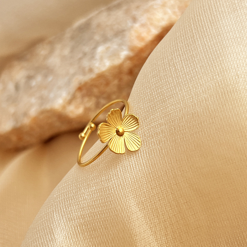 Stunning Vintage Stainless Steel Ring with 18K Gold-plated Floral Design - Image 6