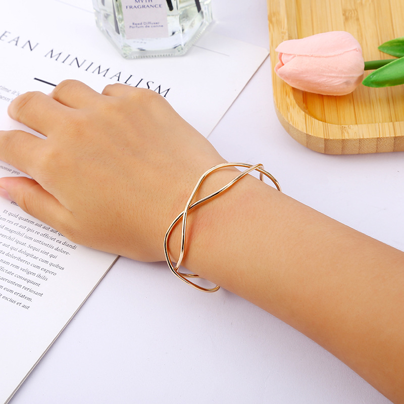 Chic Retro Metal Collar for Women - Fashion-Forward Personality Accessory - Image 12