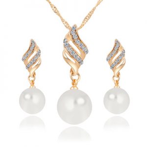 Elegant Pearl Stud Necklace Set for Timeless Style and Sophistication