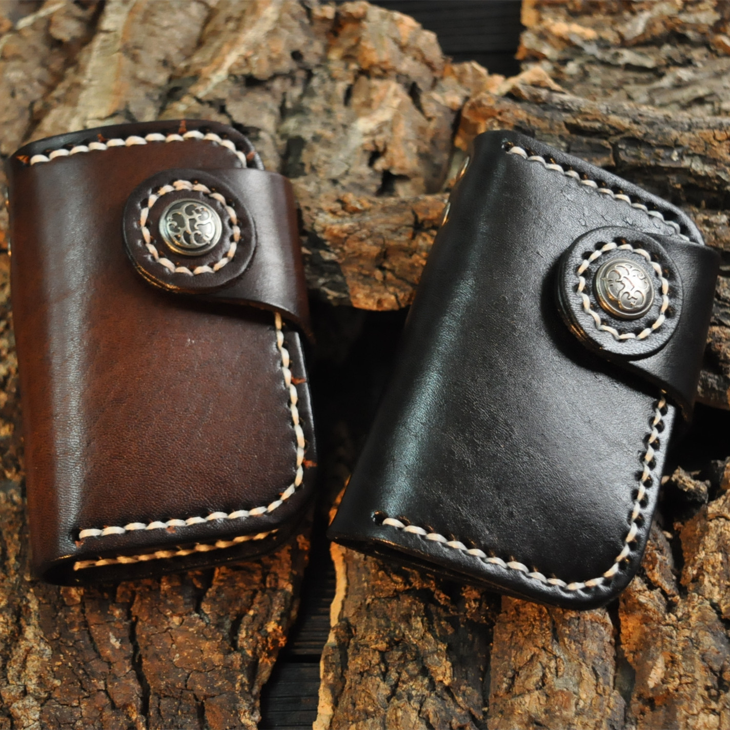 Handcrafted Cowhide Car Key Case - Durable & Stylish Auto Accessory - Image 3