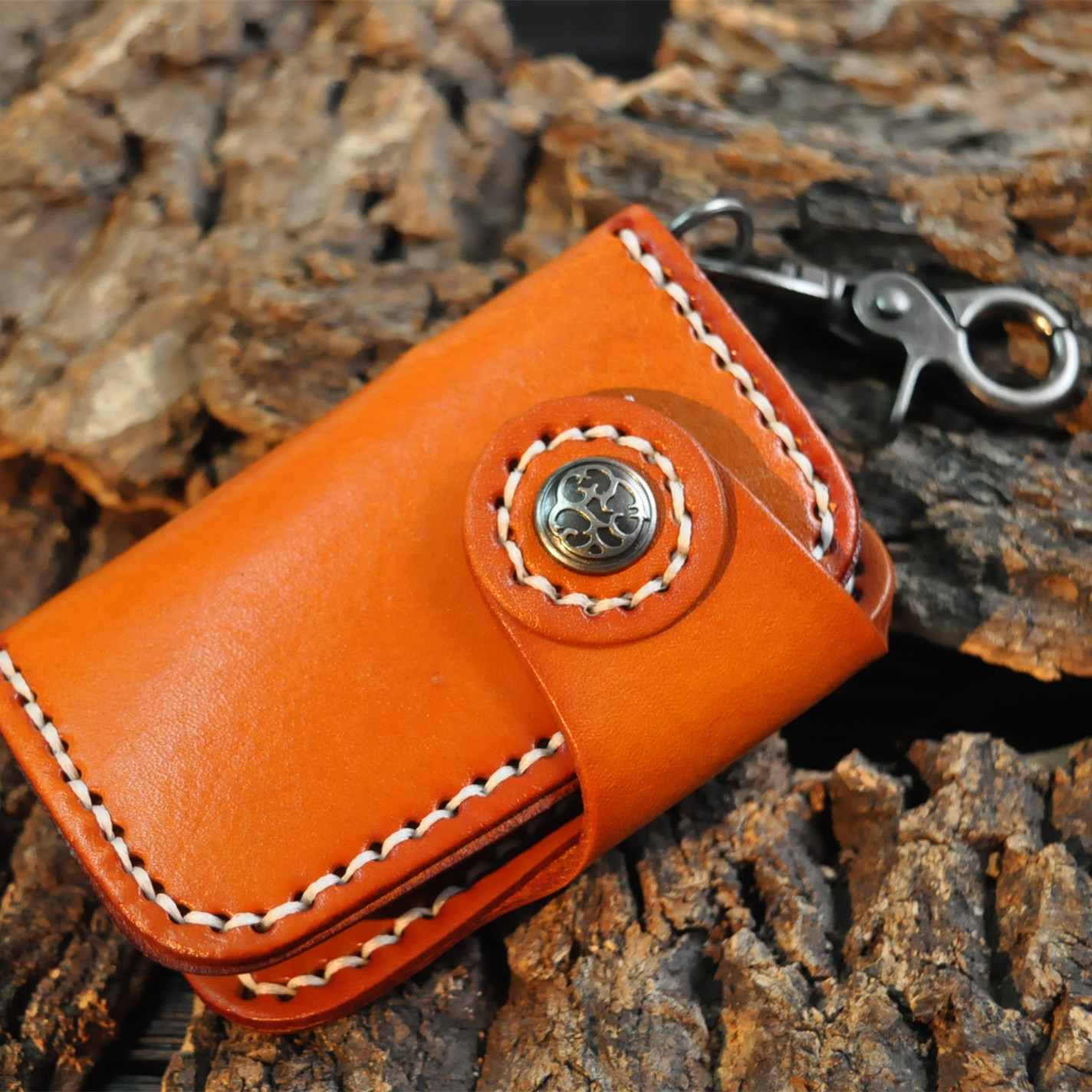 Handcrafted Cowhide Car Key Case - Durable & Stylish Auto Accessory - Image 4