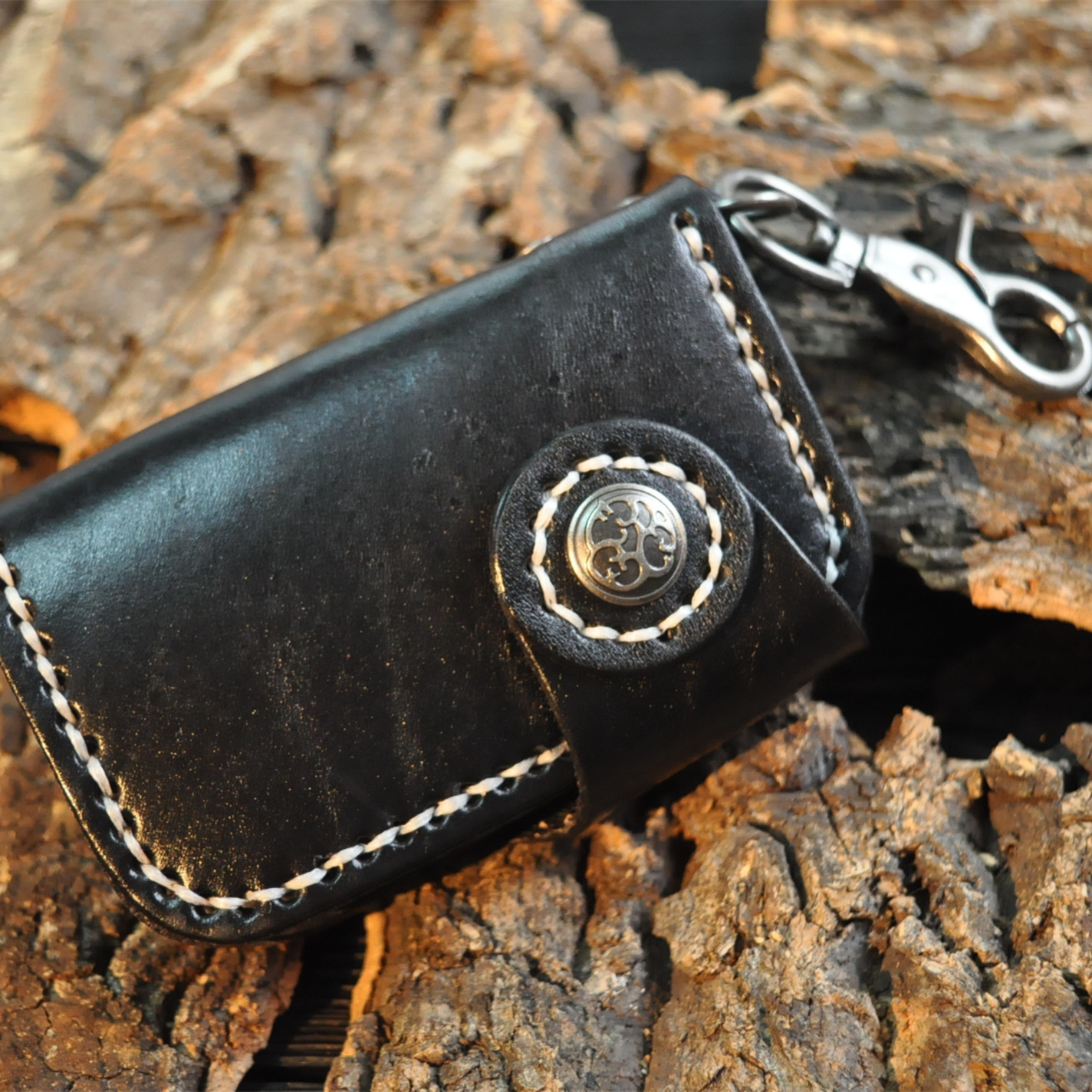 Handcrafted Cowhide Car Key Case - Durable & Stylish Auto Accessory - Image 6
