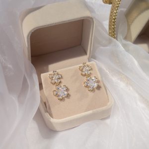 Shining Zircon Flower Temperament Fairy Earrings for Heavy Industry Design