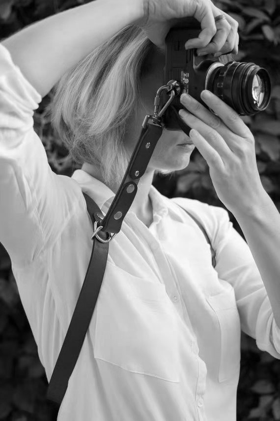 Essential Camera Straps & Lanyards: Must-Have Travel Belts & Accessories - Image 4
