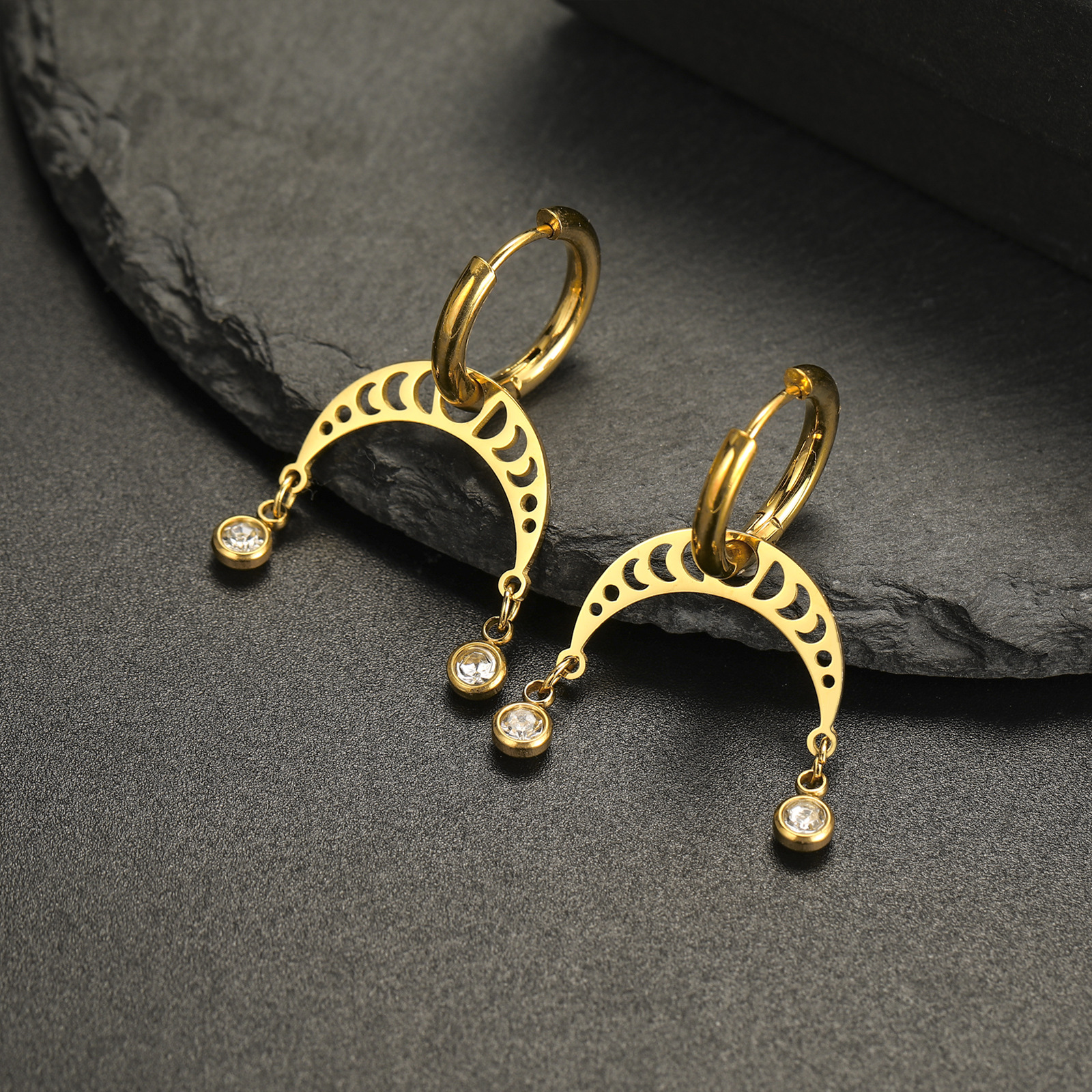 Stylish European and American Geometric Curved Cut Earrings for Modern Elegance - Image 4