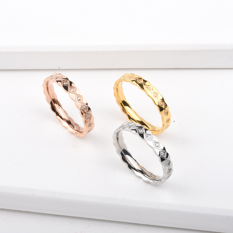 Elegant Diamond Pattern Ring with Stunning Diamond Accents - Simple Design - Image 3