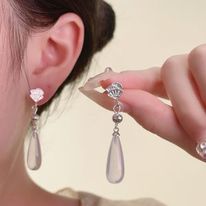 Elegant Fan-Shaped Water Drop Long Ear Studs for a Stunning Look