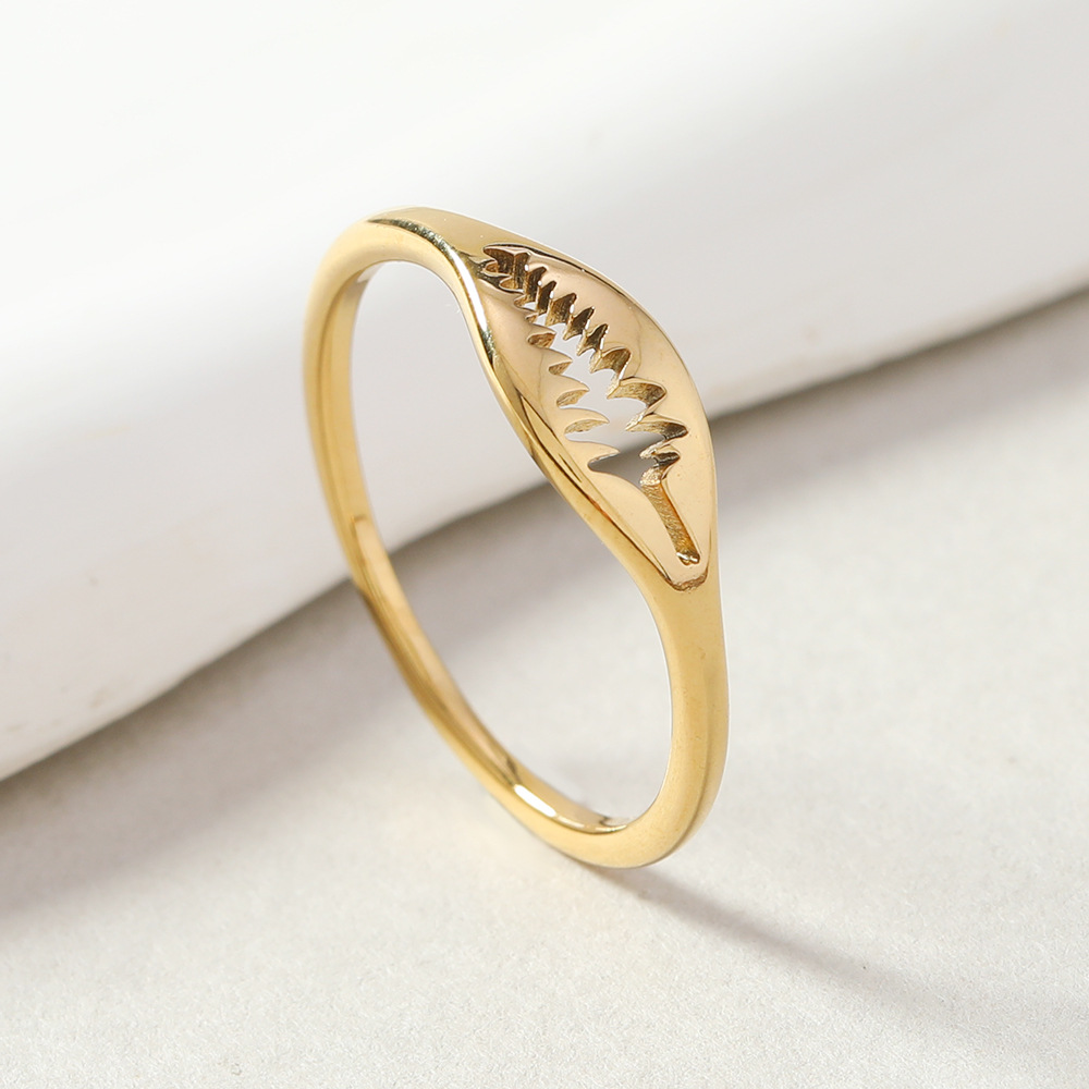 Stainless Steel Hollow Cut Ornament Ring - Elegant and Unique Design - Image 4