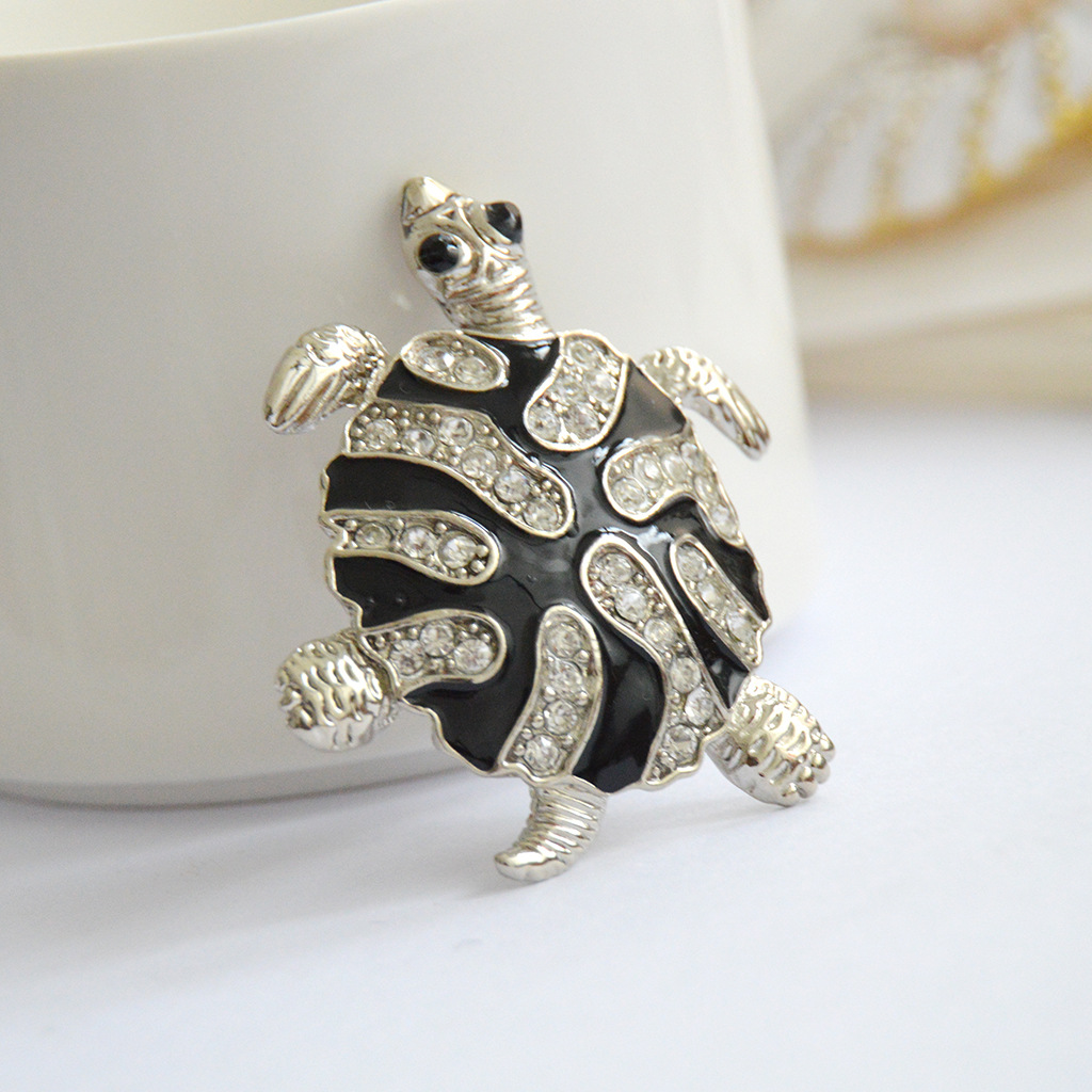 Elegant Diamond Turtle Brooch - A Stunning Accessory for Any Occasion - Image 4