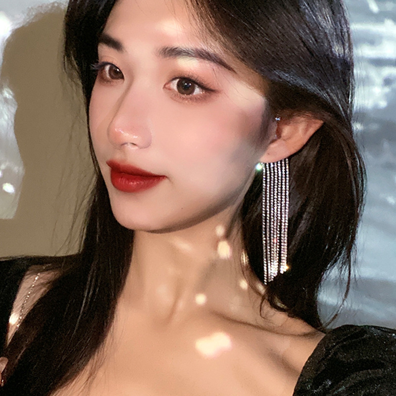 Chic and Minimalist Long Tassel Earrings for Effortless Style - Image 9