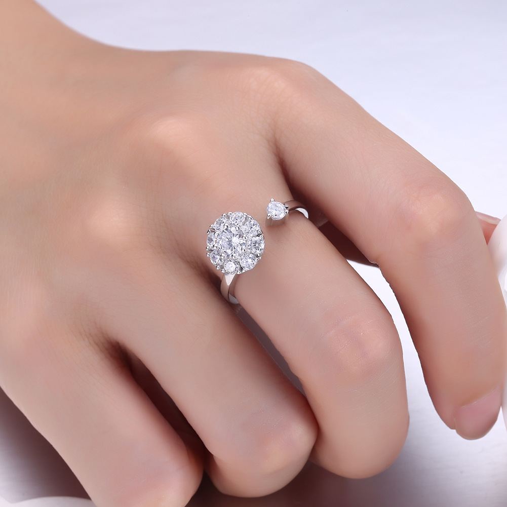 Trendy Yu Hao Jewelry: High-Speed Rotating Zircon Ring with Micro-Inlay - Image 13