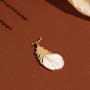 Durable Non-Fading Titanium Steel Fritillary Feather Necklace in 18K Color