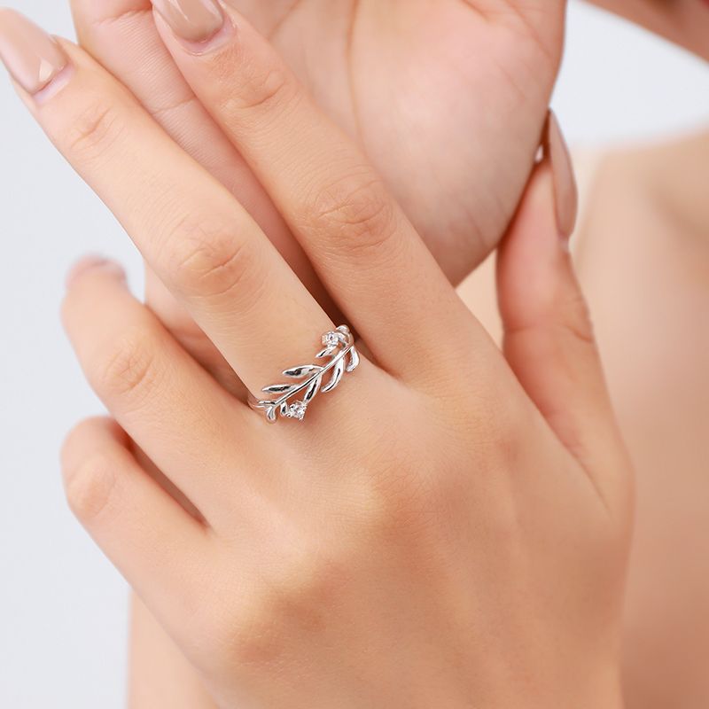 Elegant Micro Diamond Leaf Ring - Stylish Fashion Jewelry Piece - Image 5